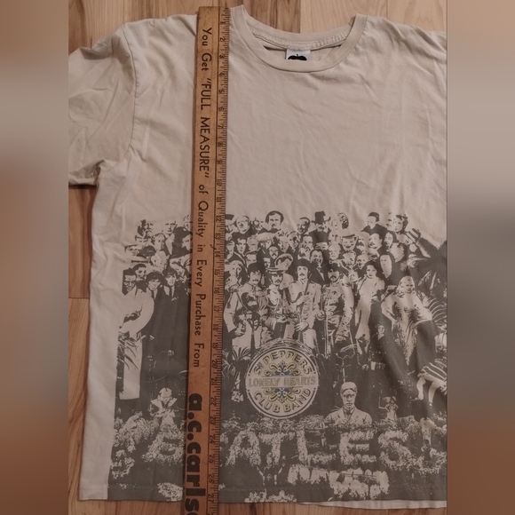 The Beatles 2006 Sgt. Pepper's Lonely Hearts Club Band t-shirt - Picture 6 of 7